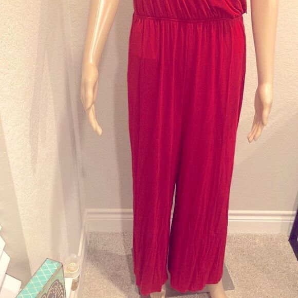 Nwt abound red hibiscus wide leg jumpsuit with adjustable spaghetti straps - Picture 3 of 7